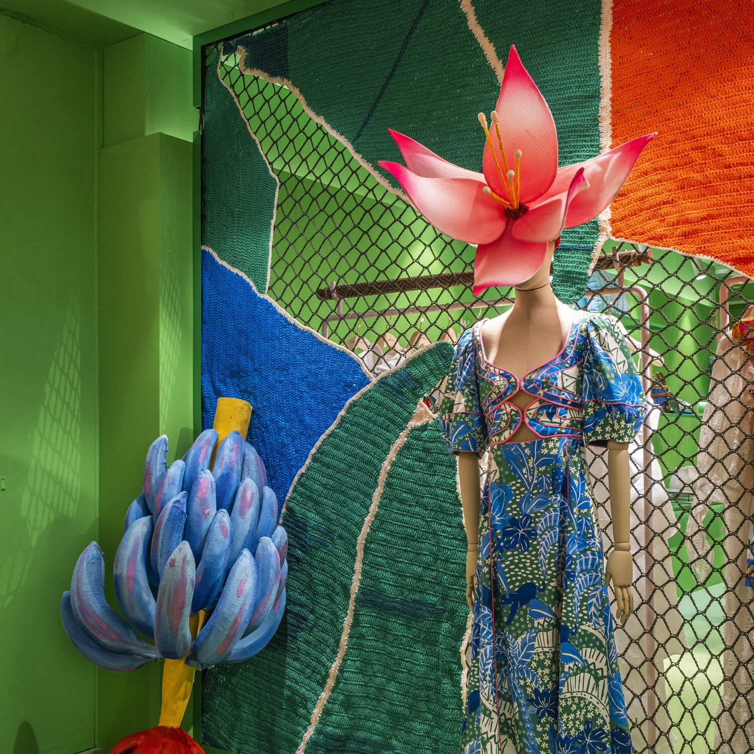 La mode de Farm Rio rencontre l art surrealiste de Gringo Cardia Le Bon Marche
